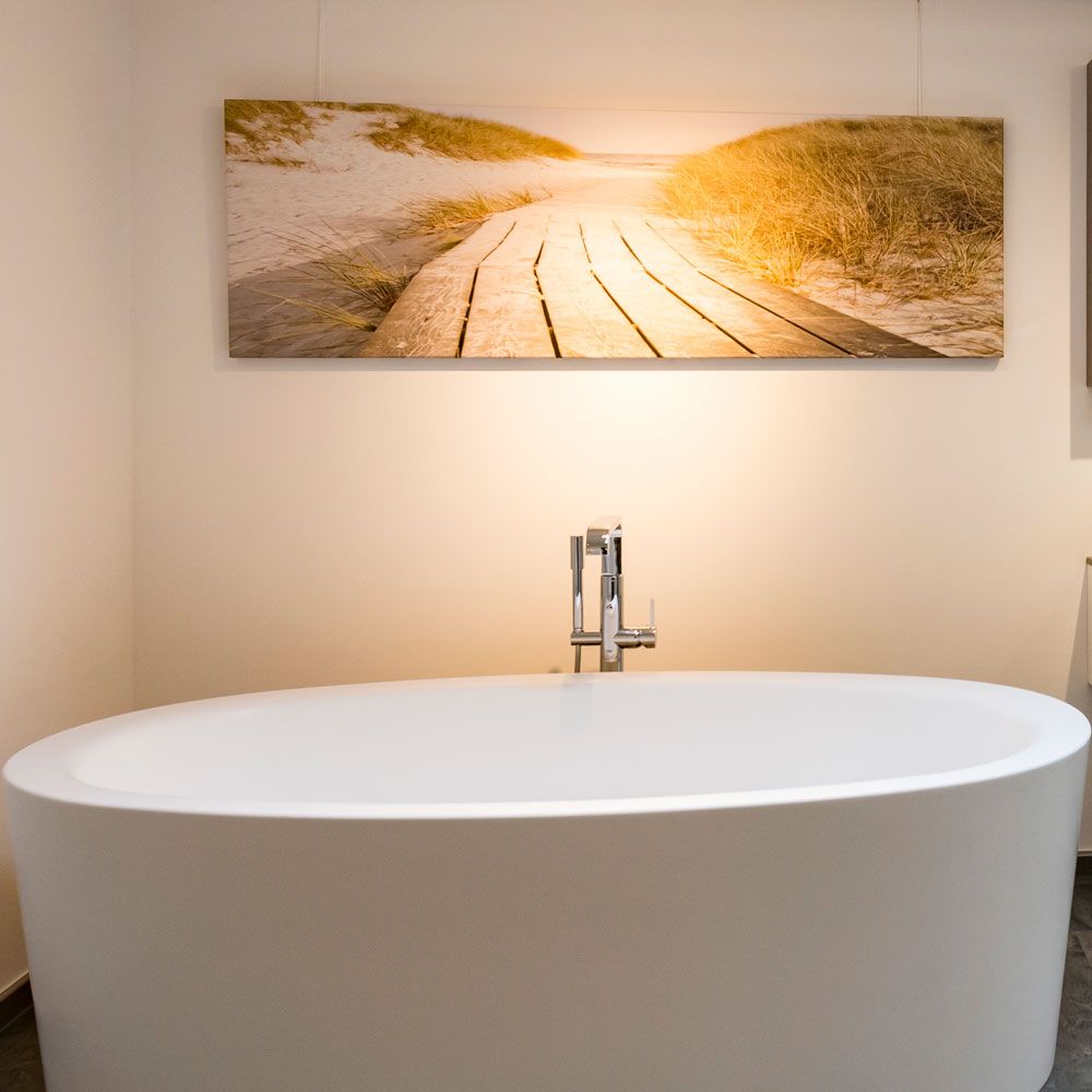 Warme Farben und weiche Formen machen Ihr Badezimmer nach einer Badsanierung zu einer echten Wohlfühloase mitten in München.